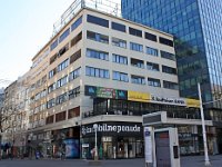 Gajeva 2, zgrada Mirovinske zaklade gradske štedionice na uglu Gajeve i Trga bana Jelačića sagrađena 1934  Zgrada Mirovinske zaklade gradske štedionice na uglu Gajeva 2 /Trg bana Jelačića sagrađena je 1934. prema projektu Huga Ehrlicha. Ehrlich je dobio izvedbu na temelju natječaja, nakon što je nekad jedinstveni blok Zakladne bolnice bio rasparceliran. Način na koji je Ehrlich riješio zadatak doista je smion i moderan.